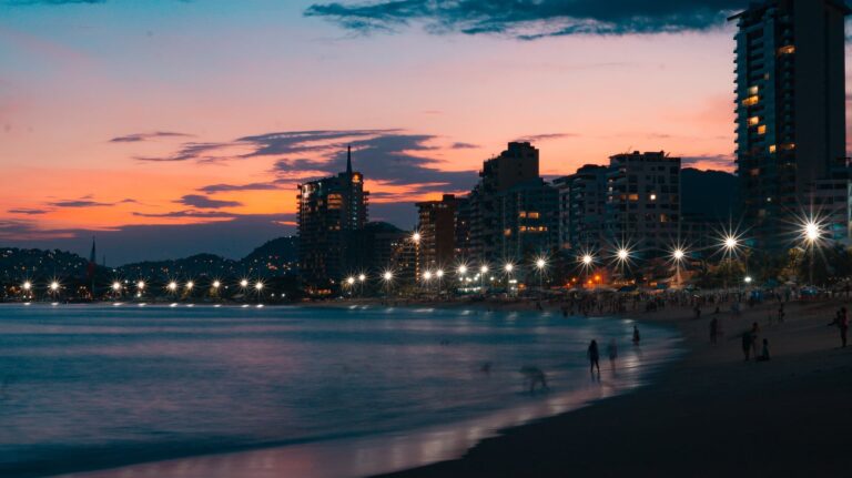 acapulco-mexico-cresent-shaped-beach-sunset