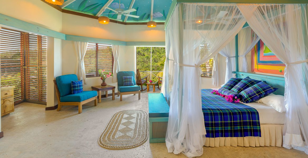 suite-blue-bed-white-canopy