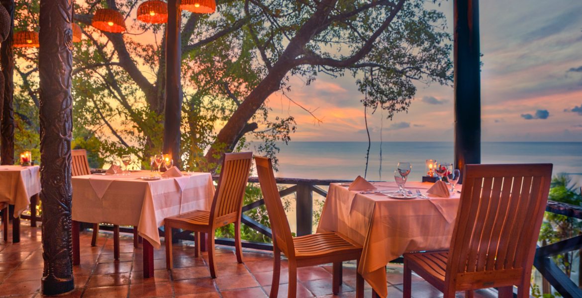 sunset-dining-balcony-overlooking-ocean