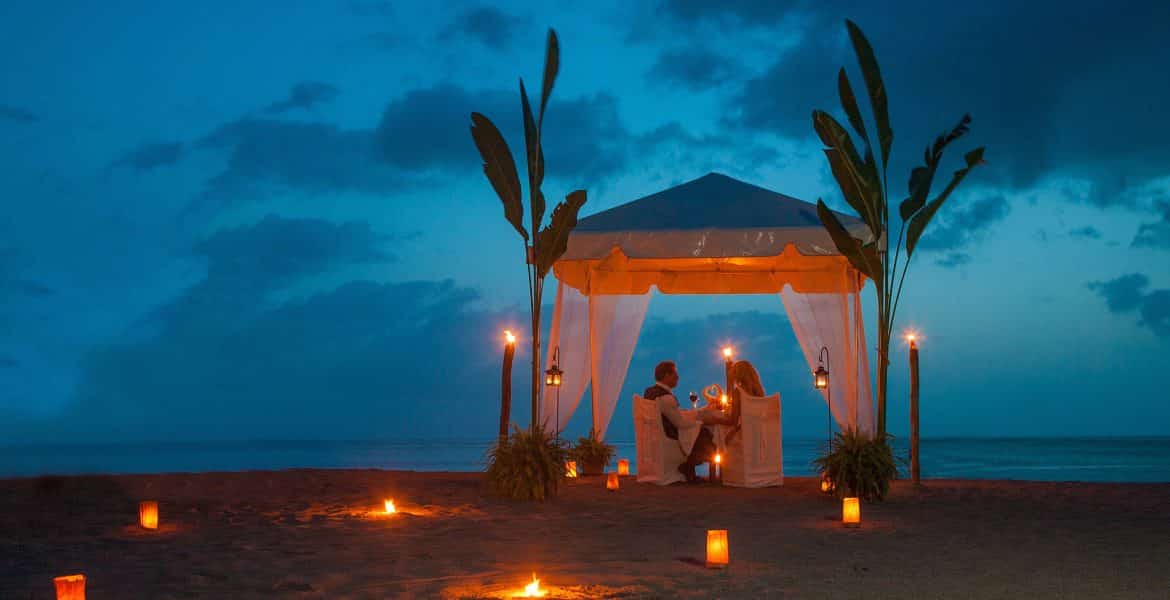 romantic-cabana-beach-sunset-couple