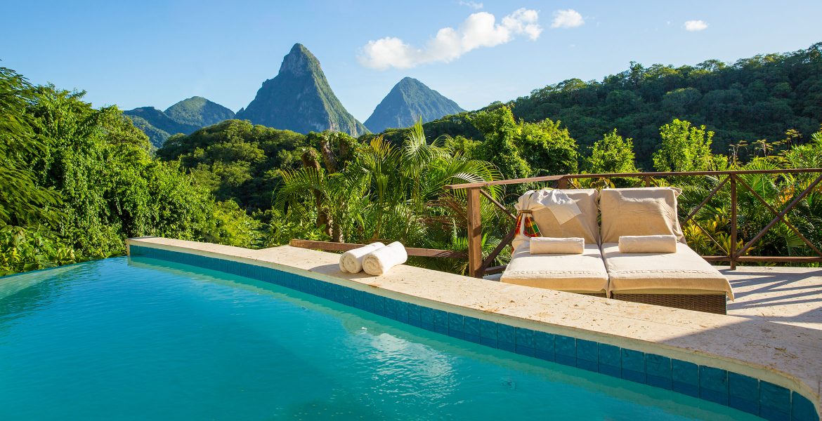 turquoise-pool-white-towels-green-jungle-pitons-peaks