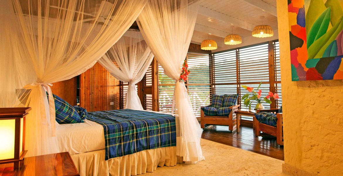 suite-blue-bed-white-canopy