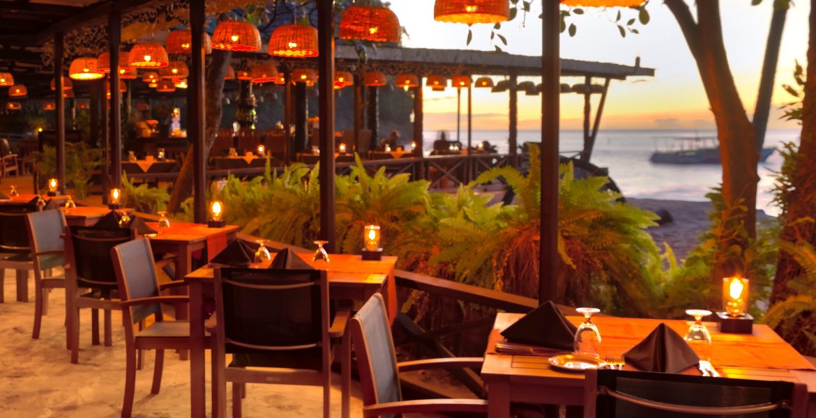 sunset-dining-over-ocean