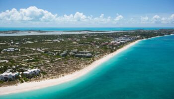 aerial-view-turks-caicos-turquoise-water