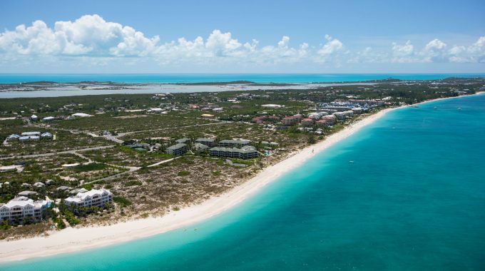 aerial-view-turks-caicos-turquoise-water