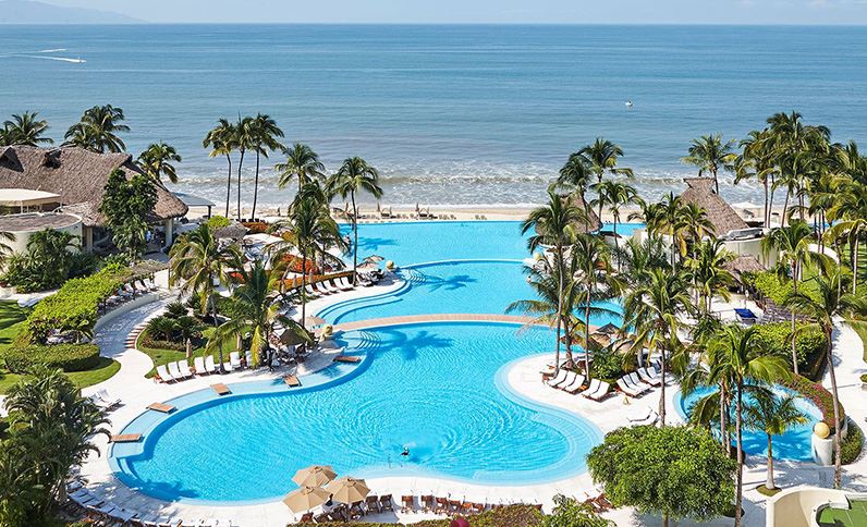 ocean-pool-blue-luxury-resort