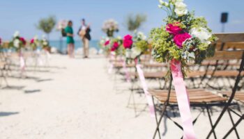 beach-wedding-flowers-ocean