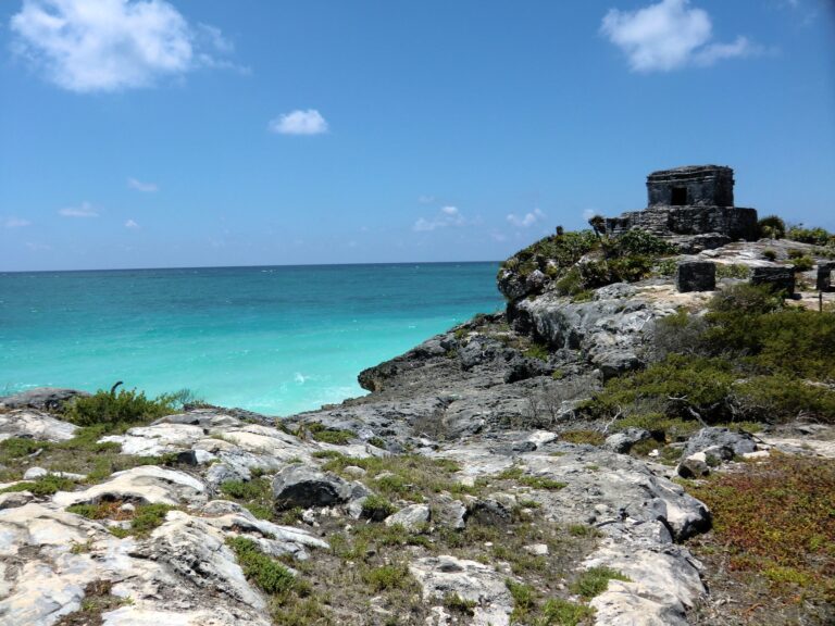 tulum-ruins-overlooking-turquoise-water