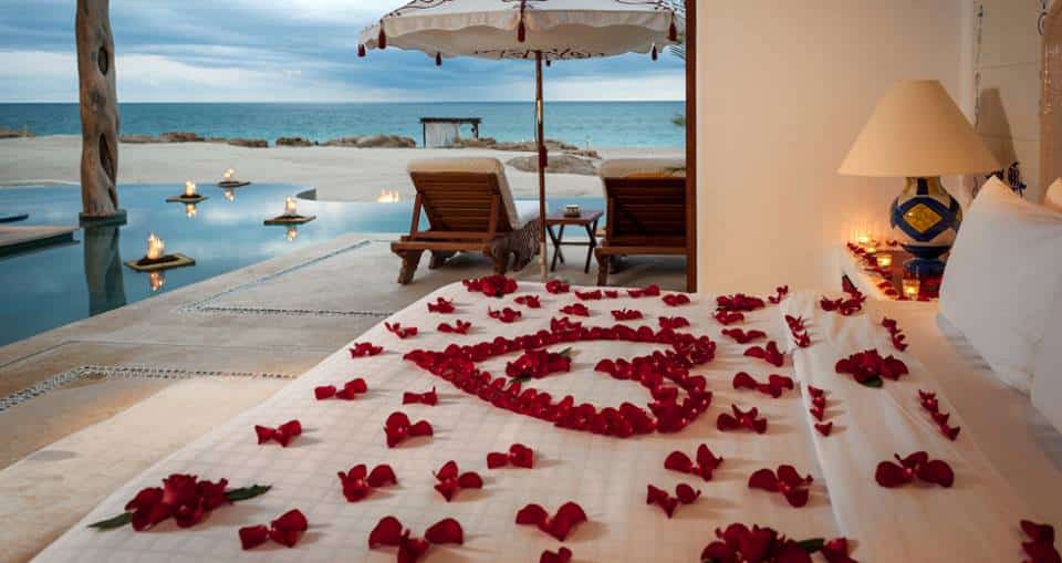 A Las Ventanas romance suite for two sleeping outside, right on the beach.