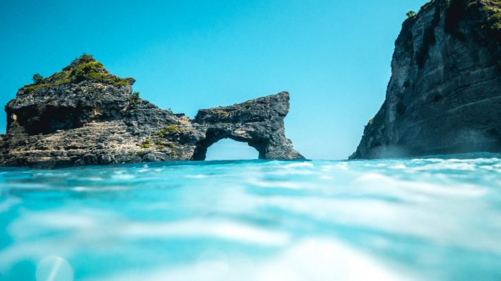 turquoise-water-rock-formations-distance