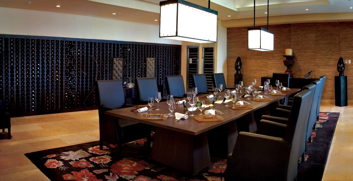 resort-conference-room-table-chairs