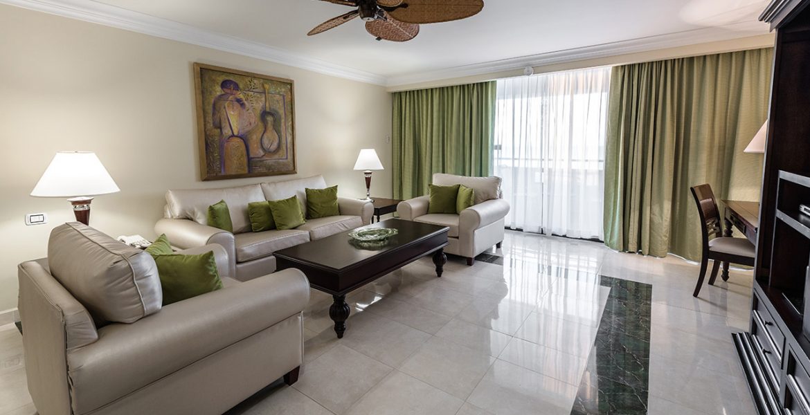 suite-sitting-room-barcelo-aruba-hotel