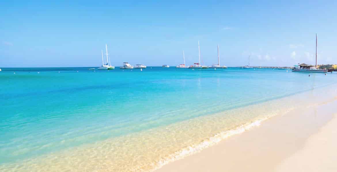 beach-at-barcelo-aruba-hotel