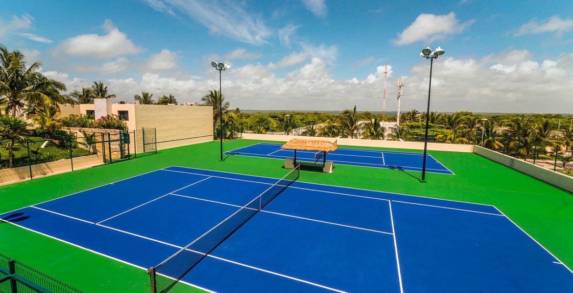 resort-tennis-court