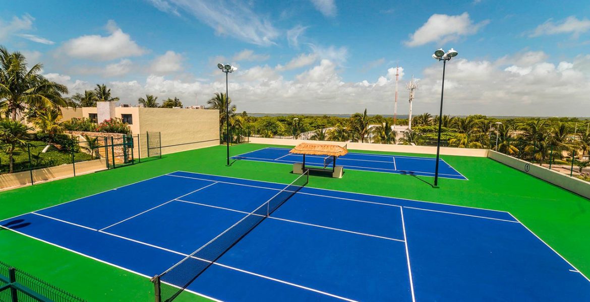 resort-tennis-court