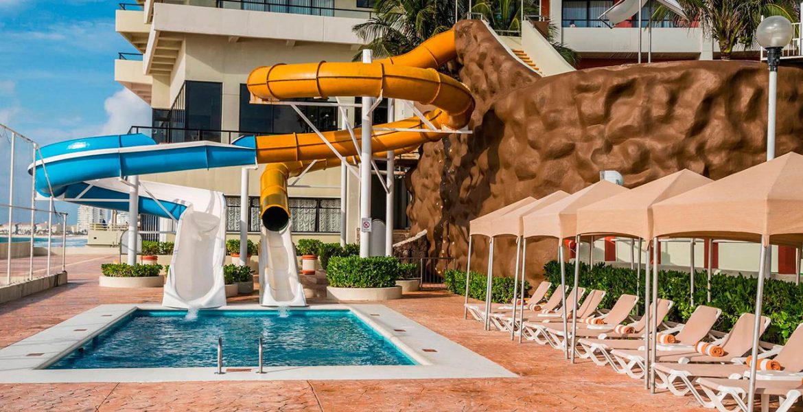 resort-kids-pool-water-slide