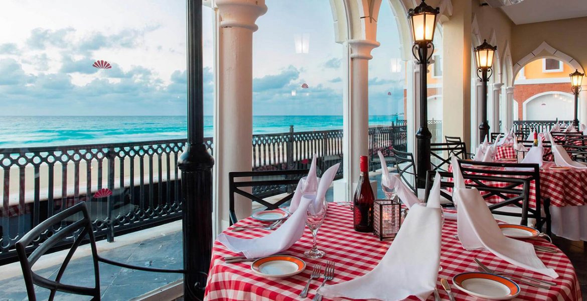 open-air-dining-facing-ocean-checkered-table-cloth