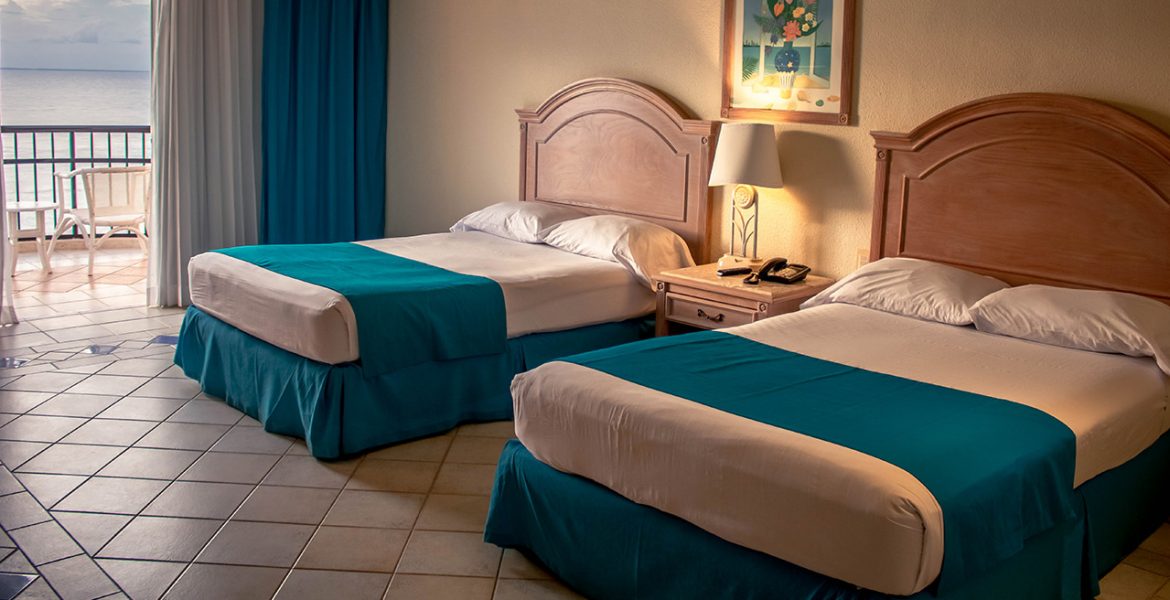 hotel-room-two-beds-turquoise-accents