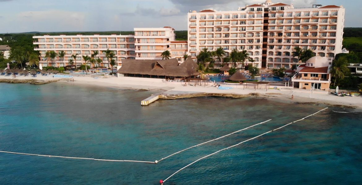 aerial-view-hotel-turquoise-ocean