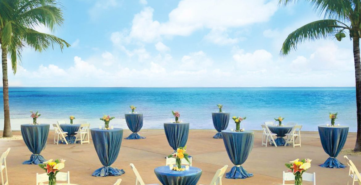 wedding-table-setup-on-beach