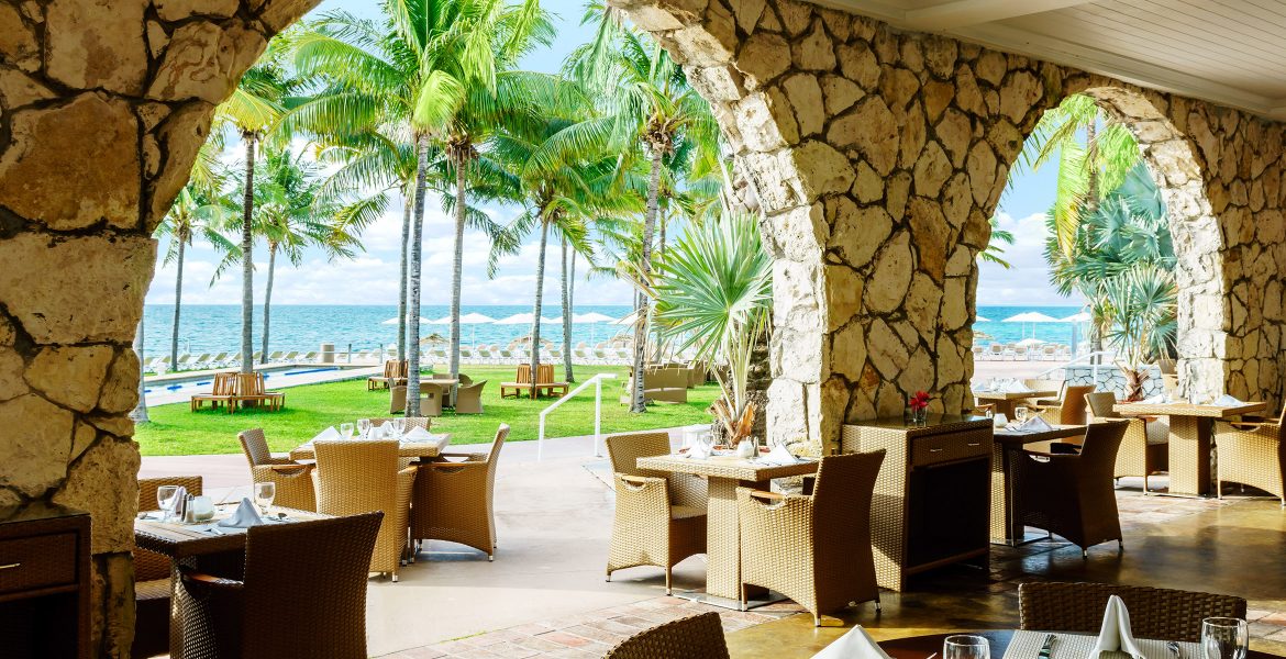 open-air-dining-view-green-palm-trees-blue-ocean