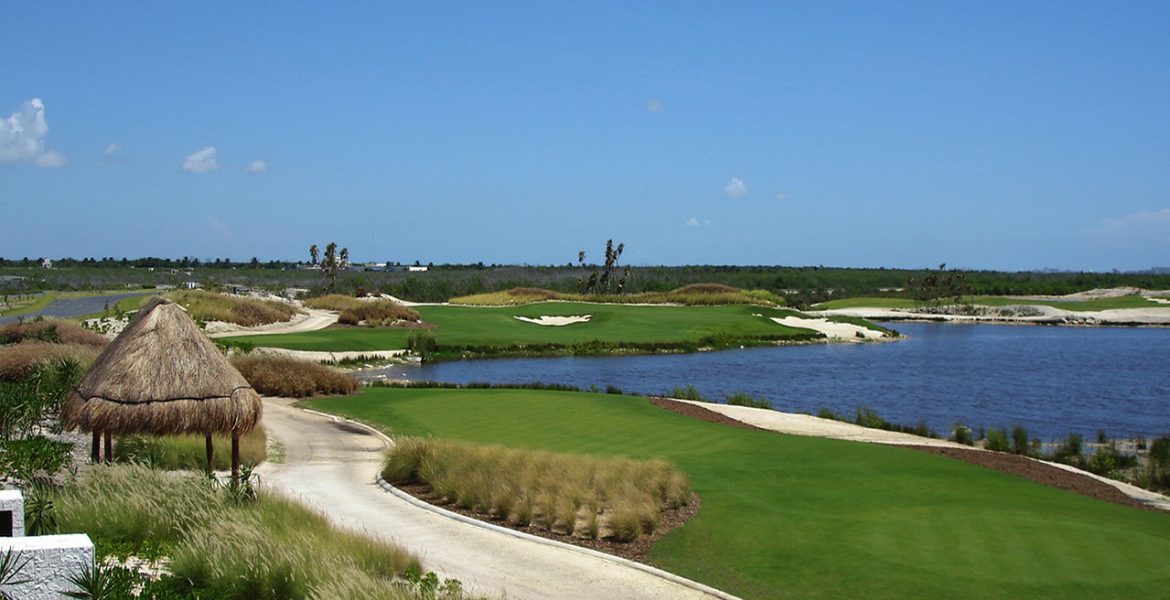 glf-course-sand-green-blue-sky