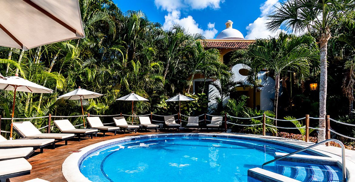 bright-blue-round-pool-green-palm-trees