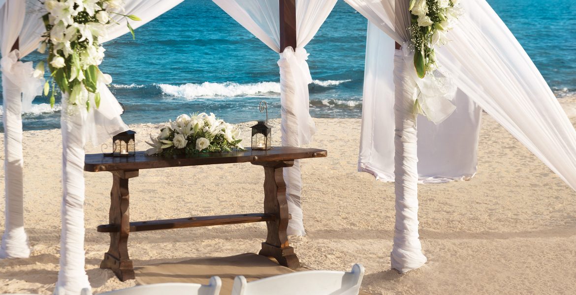 beach-wedding-table-veranda