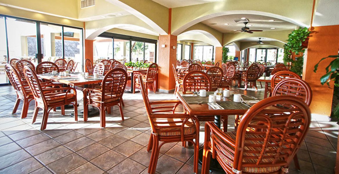 resort-dining-room-red-chairs