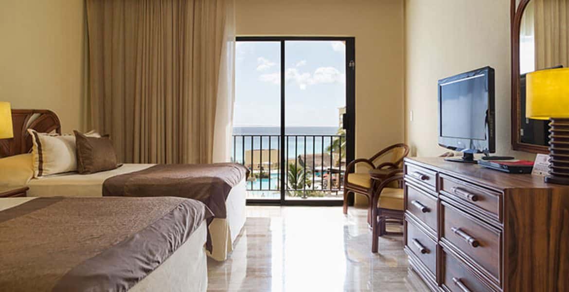 resort-suite-two-beds-balcony