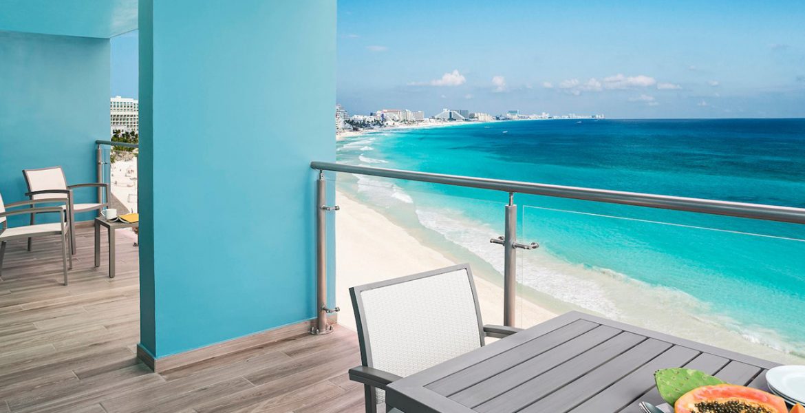 resort-balcony-table-overlooking-turquoise-ocean