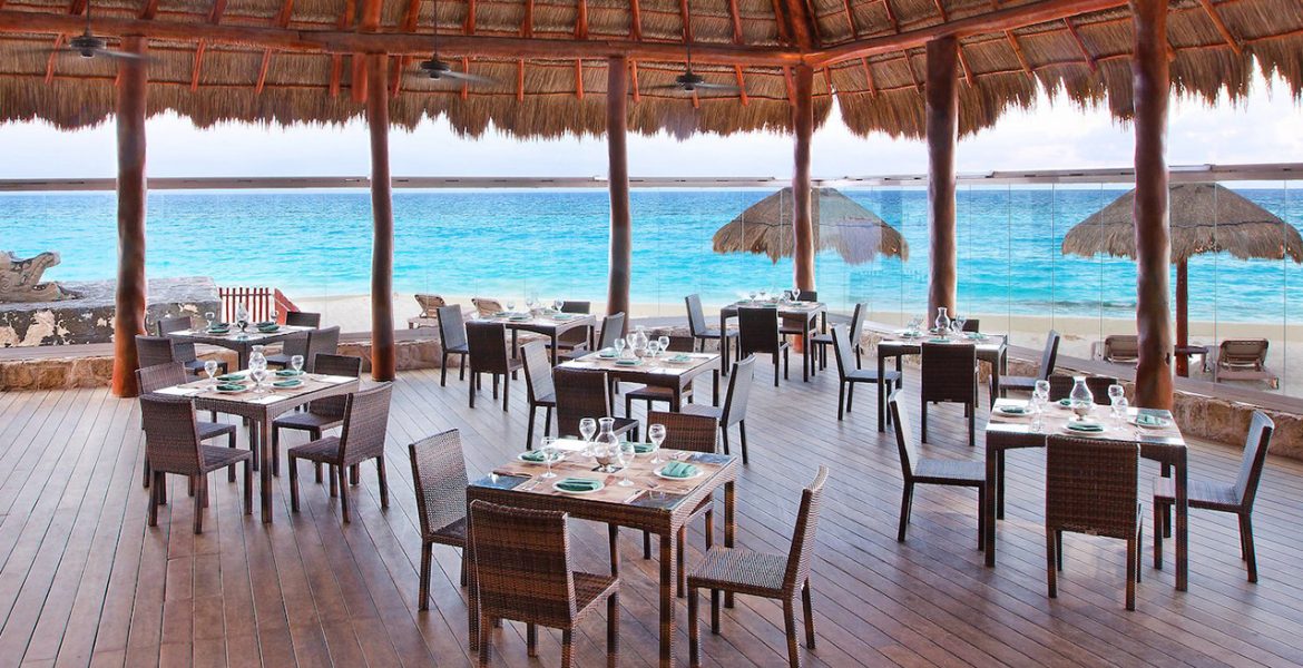 open-air-dining-on-beach-under-palapa