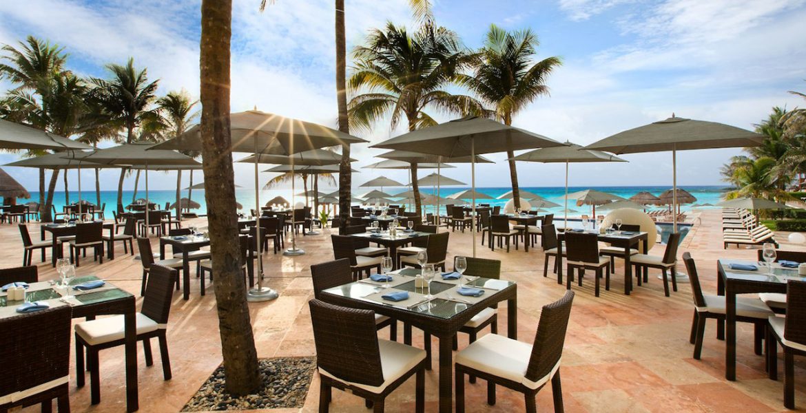 open-air-dining-on-beach-palm-trees