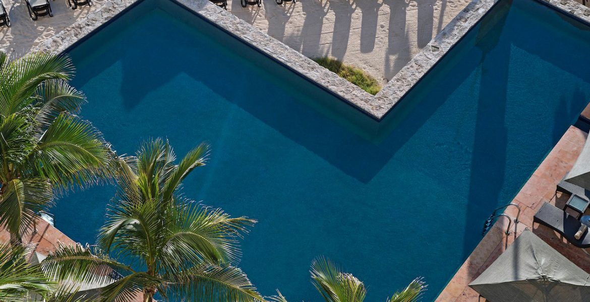 aerial-view-resort-pool-palm-trees