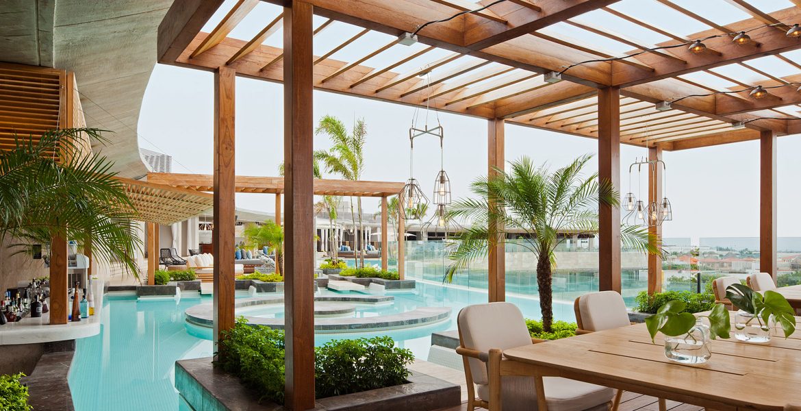 hotel-pool-seating-area-trellis