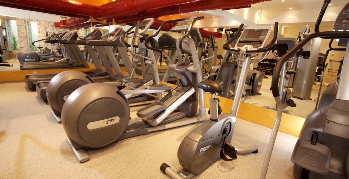 beach-resort-gym-with-elliptical-machines