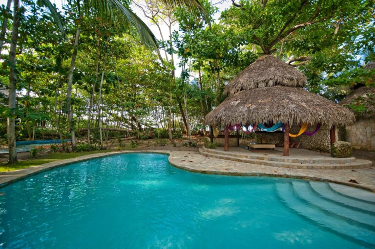 natura-cabana-boutique-hotel-blue-pool-hut