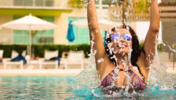 girl-pool-water-splash