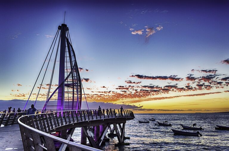 visit-los-muertos-pier-on-vacation-puerto-vallarta