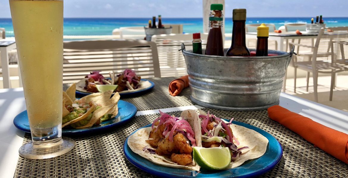 beachfront-dining-fiesta-americana-condesa-cancun-beach-hotel