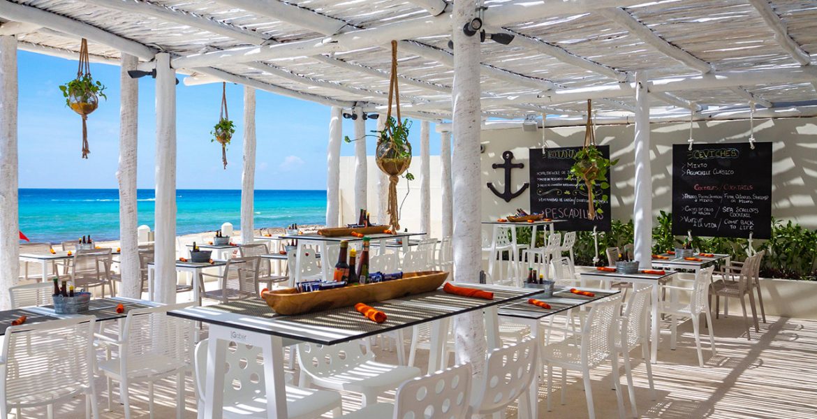 beachfront-dining-fiesta-americana-condesa-cancun-beach-hotel