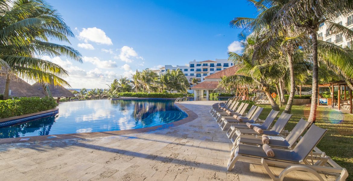 pool-fiesta-americana-condesa-cancun-beach-hotel