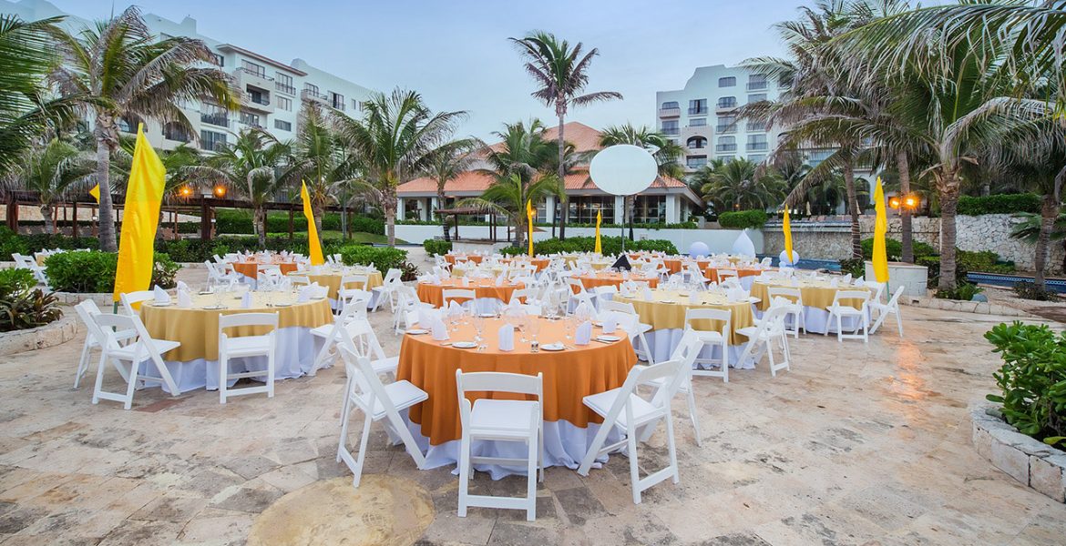 wedding-setup-fiesta-americana-condesa-cancun-beach-hotel