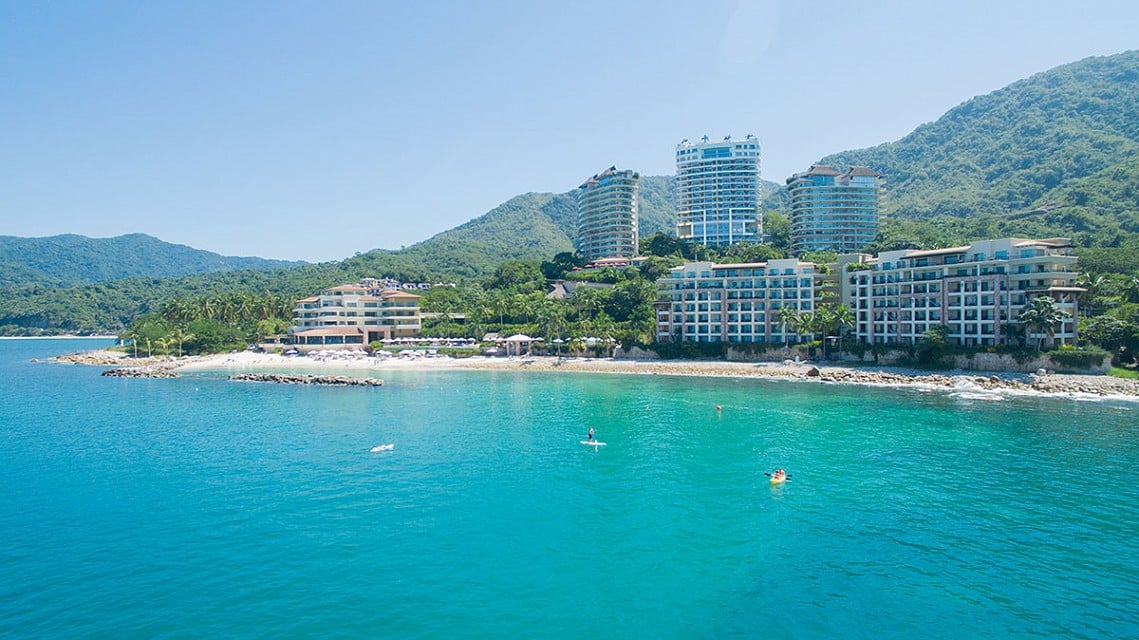 water-beach-hotel-jungle