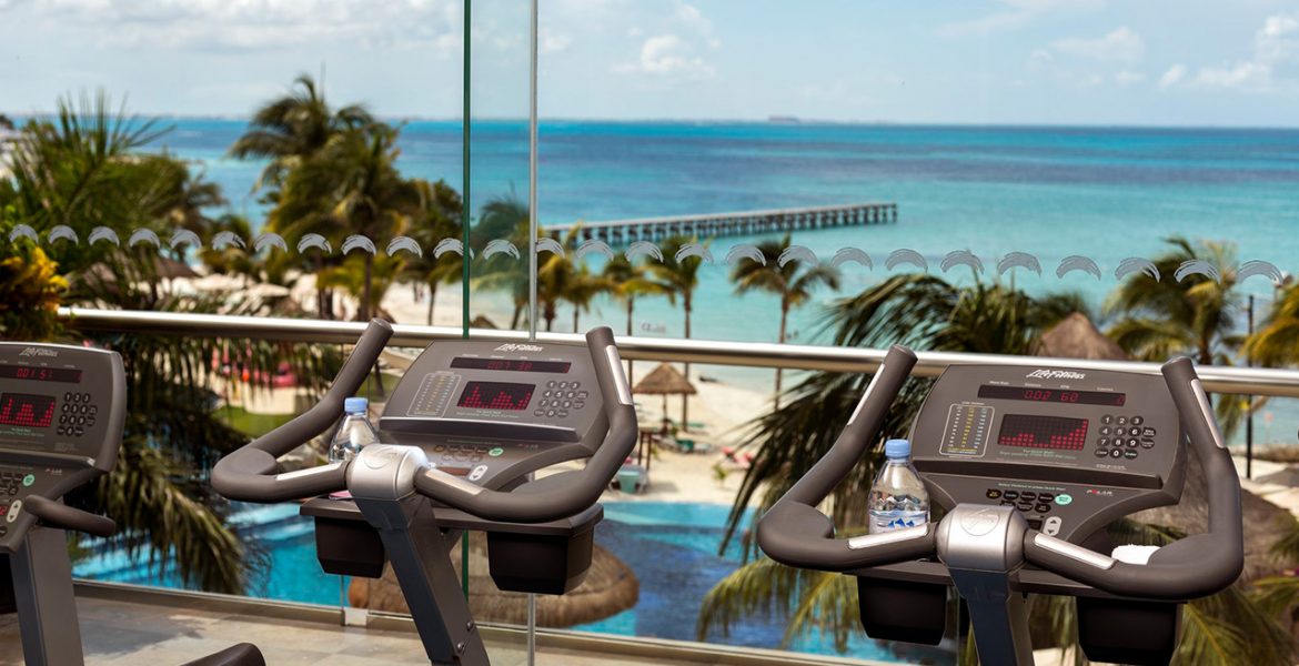 balcony-gym-grand-fiesta-americana-coral-beach-cancun