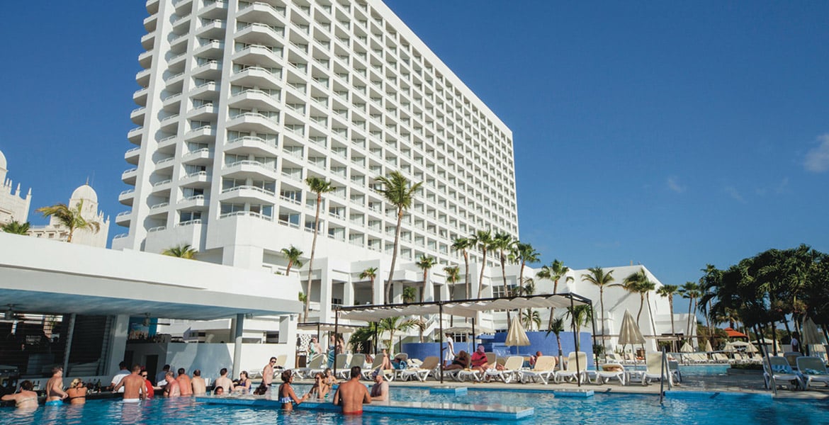 pool-view-riu-palace-antillas-aruba