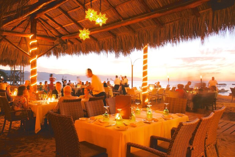 La-Palapa-sunset-table-beach