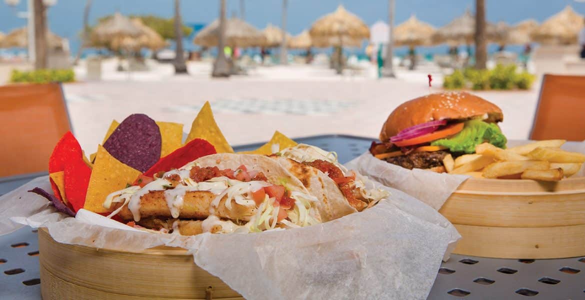 beachfront-dining-marriott-aruba-ocean-club-beach-hotel