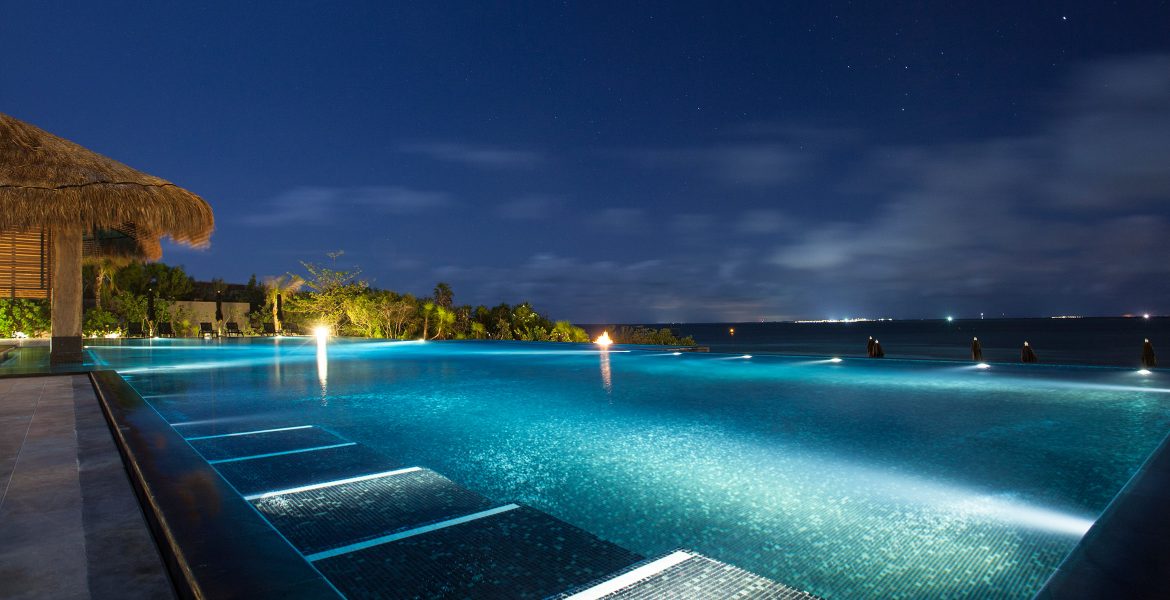 pool-nighttime-nizuc-resort-spa-cancun-mexico