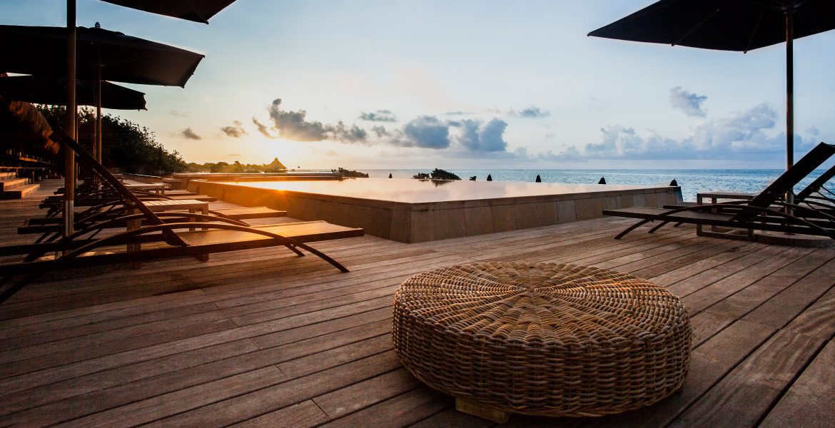 pool-deck-nizuc-resort-spa-cancun-mexico